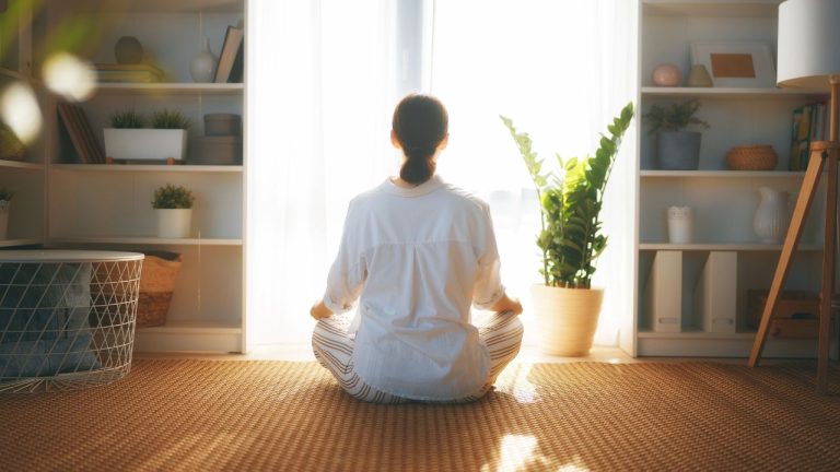 Besser Träumen mit Meditation: Eine Reise zu tieferer Selbsterkenntnis 1 Träumen Meditation